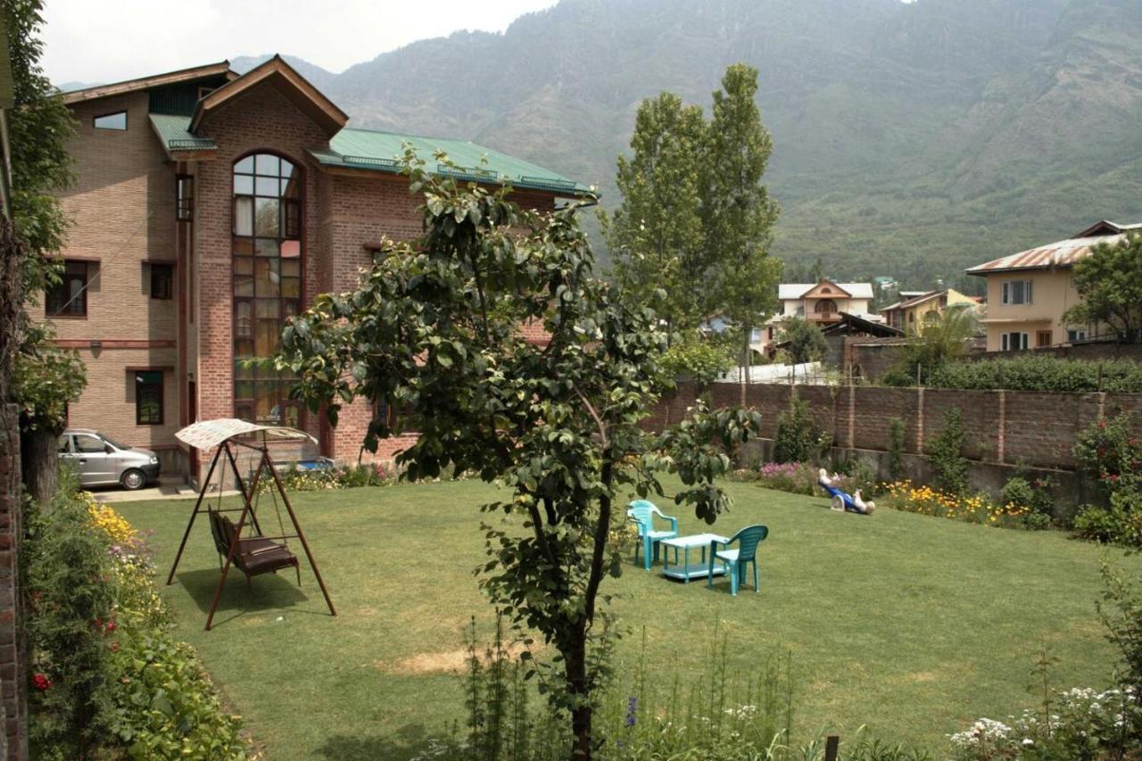 Hotel Sheesha Residency à Srīnagar Extérieur photo