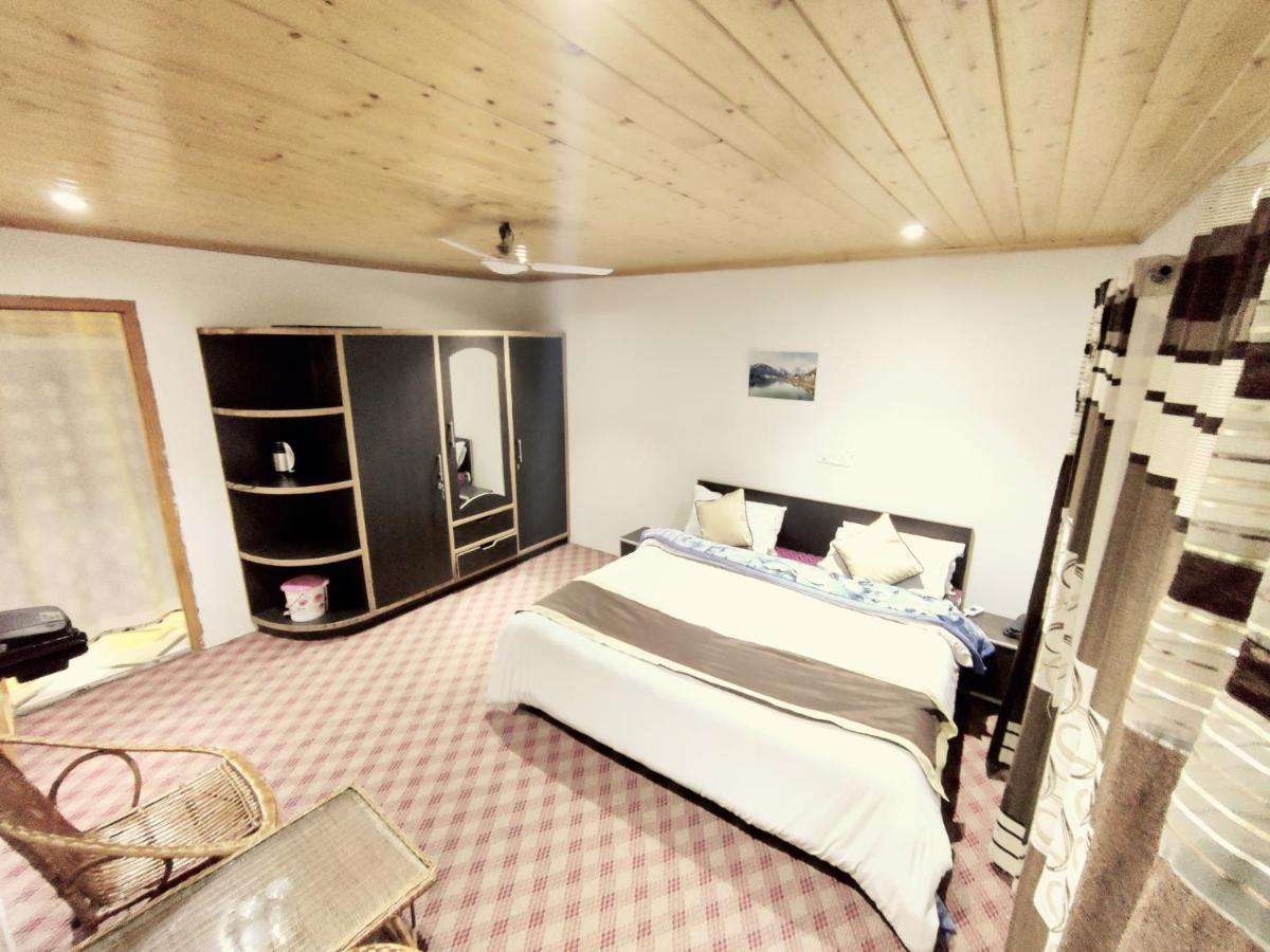 Hotel Sheesha Residency à Srīnagar Extérieur photo