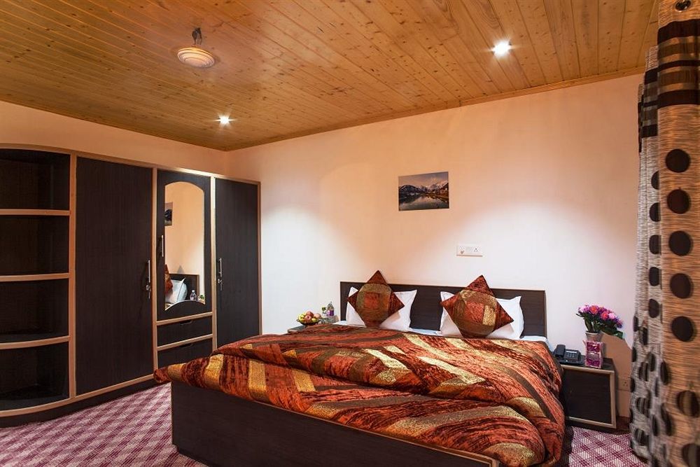 Hotel Sheesha Residency à Srīnagar Extérieur photo