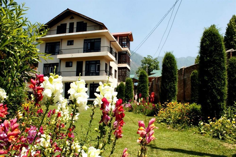 Hotel Sheesha Residency à Srīnagar Extérieur photo